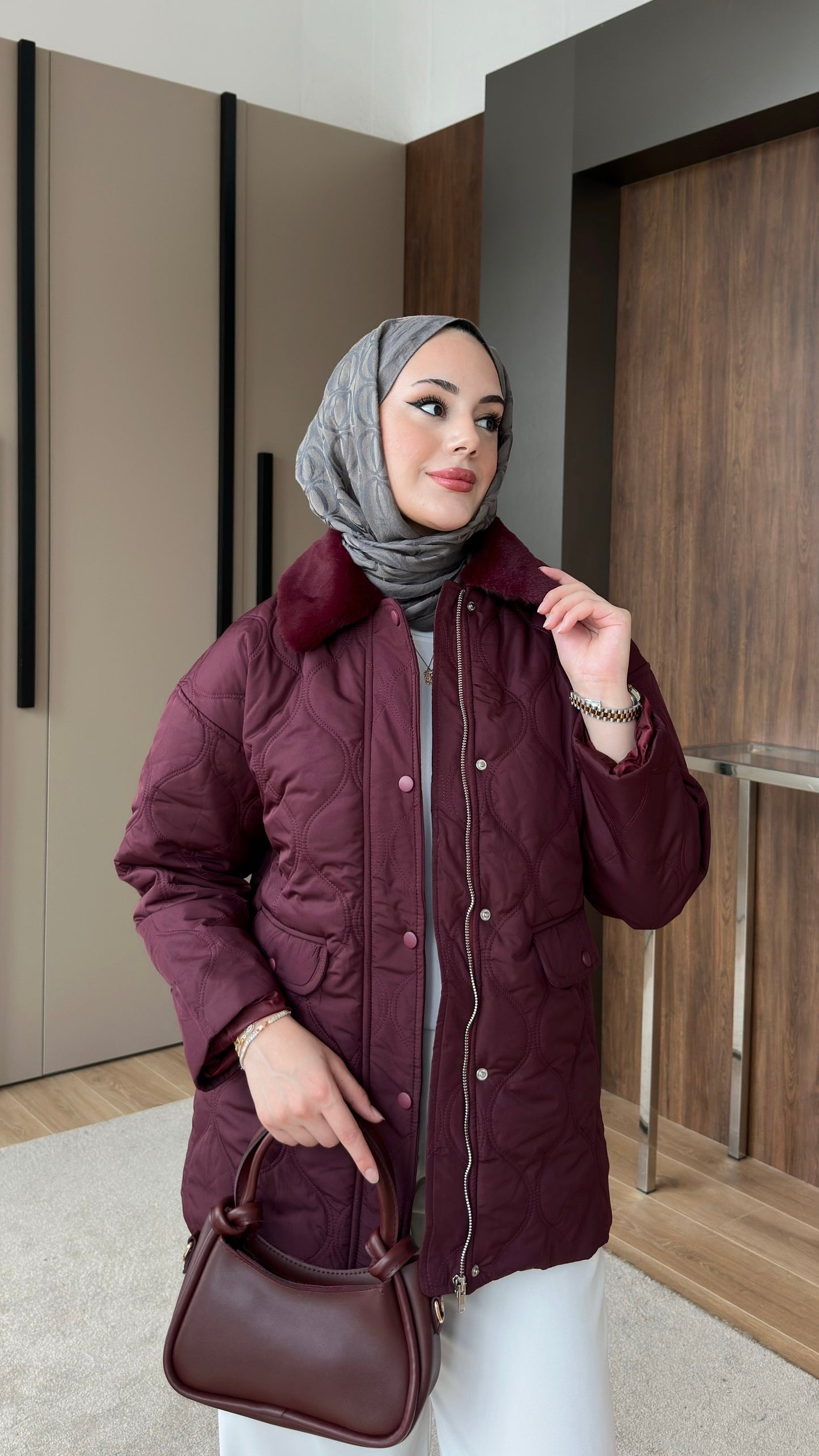 Yakası Kürklü Kapitone Ceket Bordo