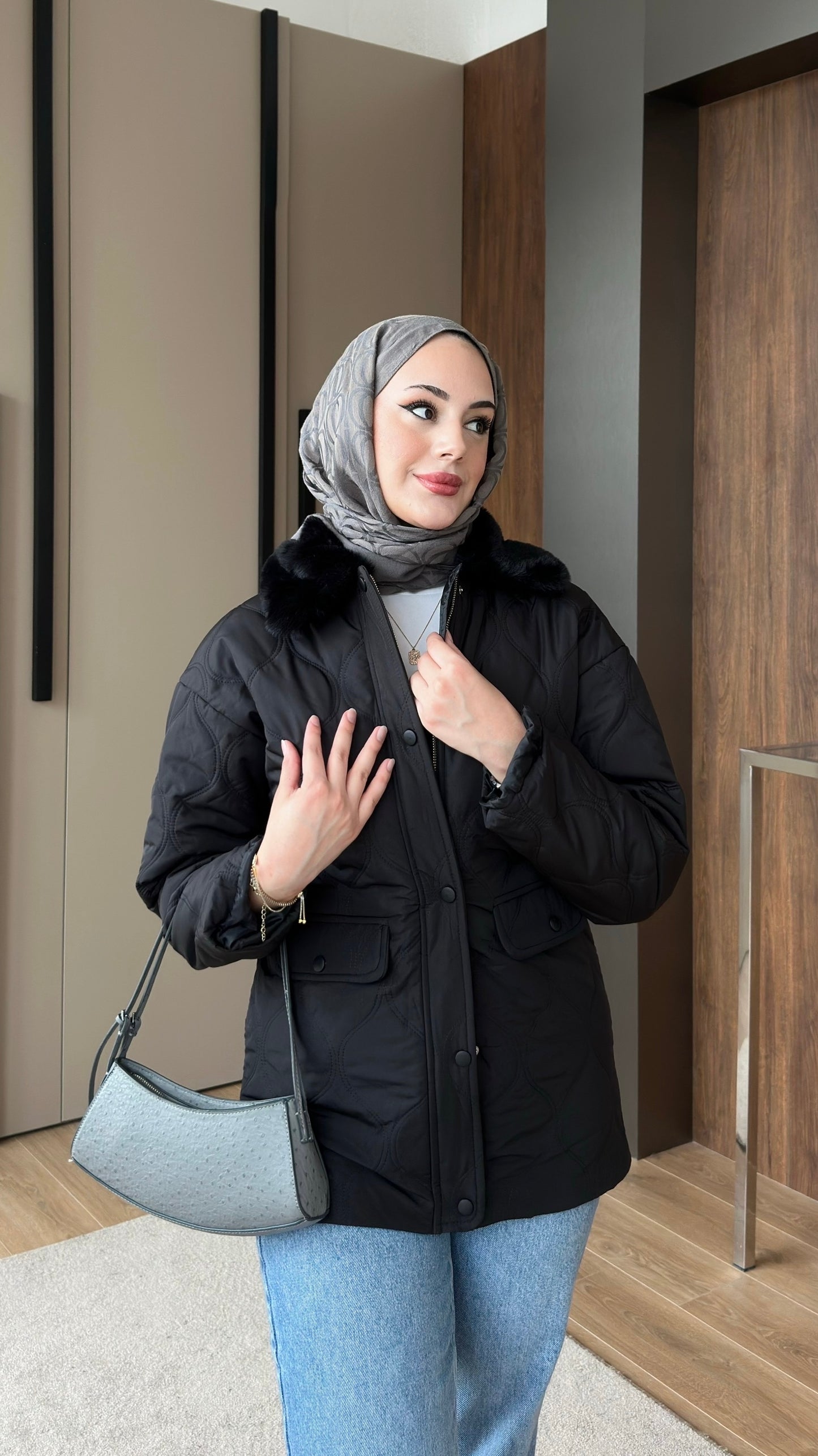 Yakası Kürklü Kapitone Ceket Siyah