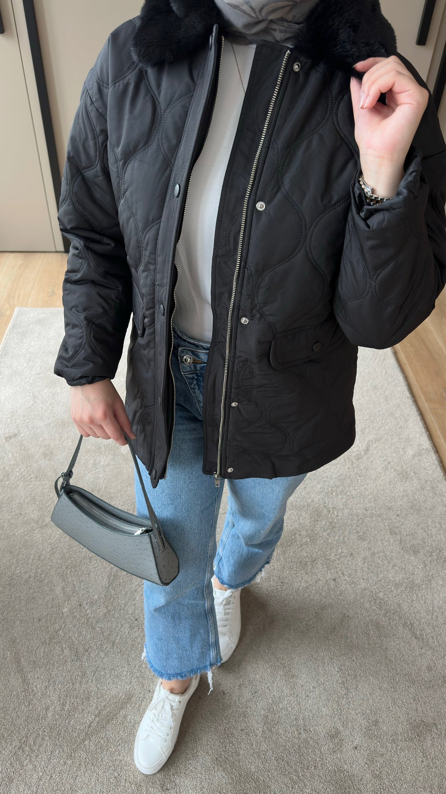 Yakası Kürklü Kapitone Ceket Siyah