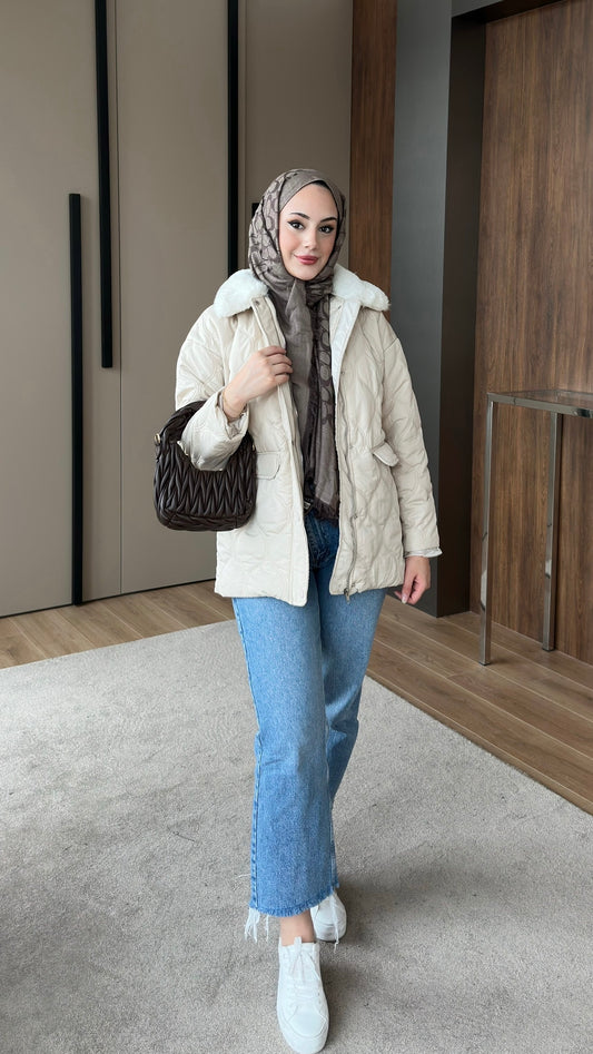 Yakası Kürklü Kapitone Ceket Krem