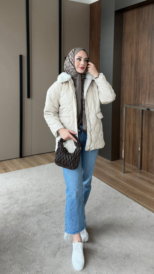 Yakası Kürklü Kapitone Ceket Krem