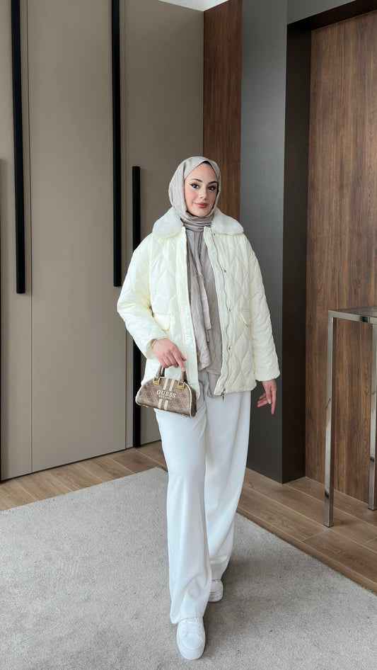 Yakası Kürklü Kapitone Ceket Beyaz