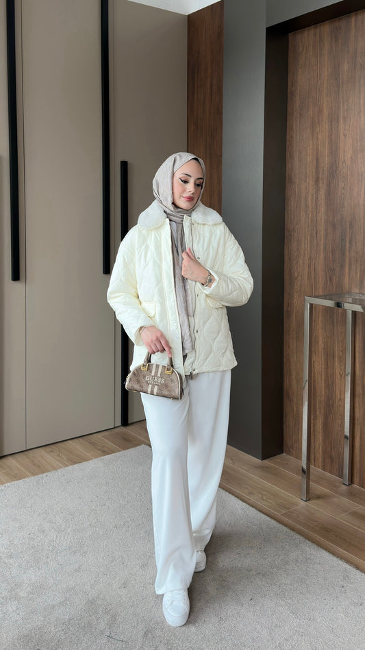 Yakası Kürklü Kapitone Ceket Beyaz