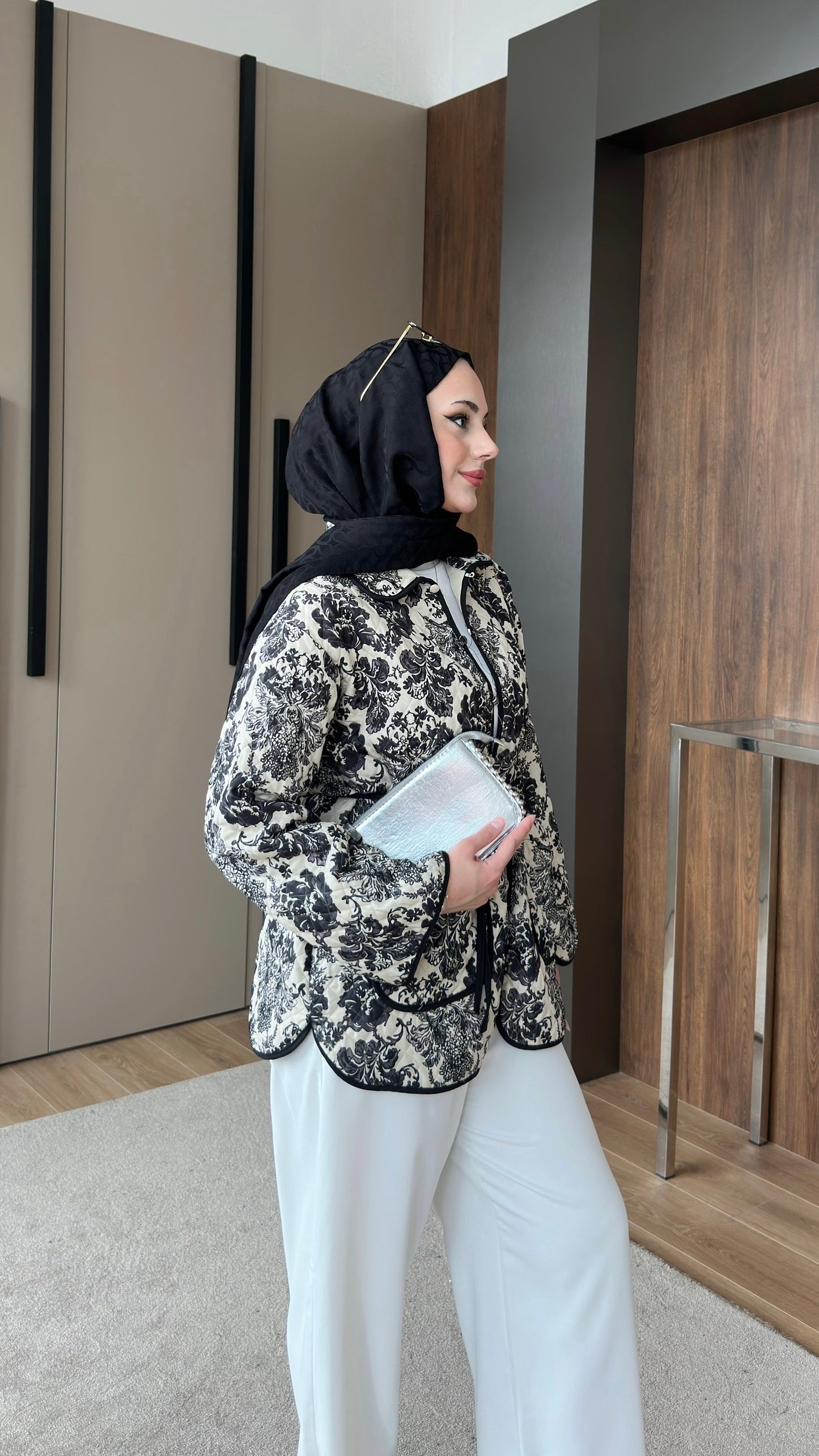 Etnik Desenli Kapitone Ceket Siyah