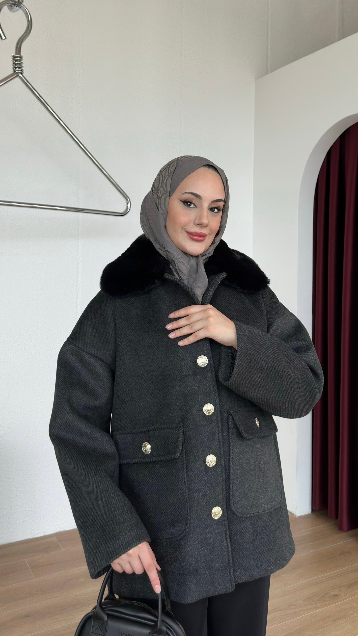 Yakası Kürklü Premium Kaşe Ceket Siyah