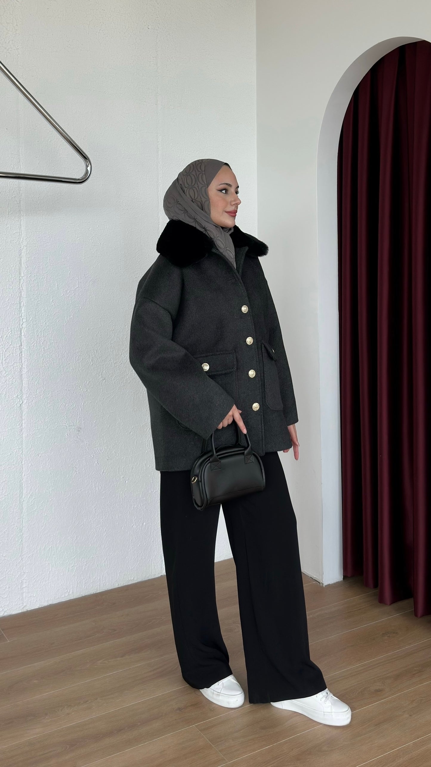 Yakası Kürklü Premium Kaşe Ceket Siyah