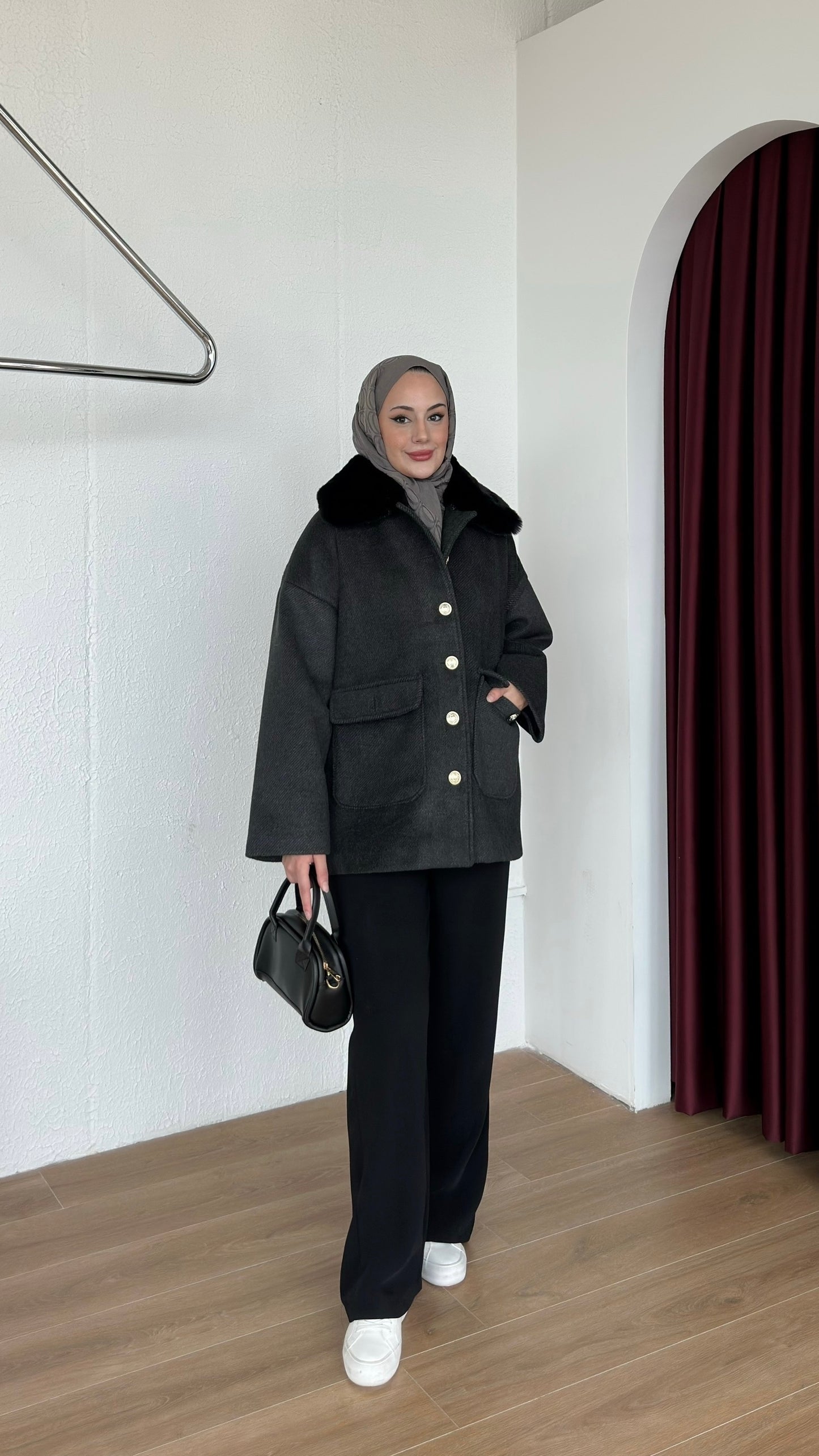 Yakası Kürklü Premium Kaşe Ceket Siyah